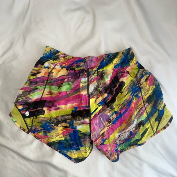 LULULEMON hotty hot shorts - Picture 2 of 4